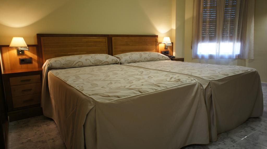 Hotel Puente Romano Alcántara Oda fotoğraf