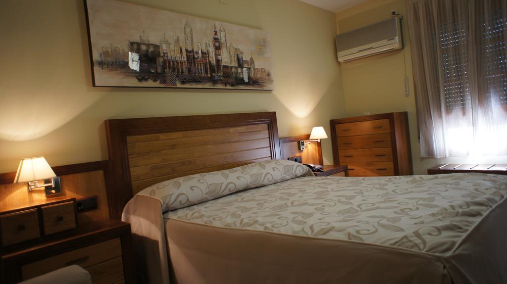 Hotel Puente Romano Alcántara Oda fotoğraf