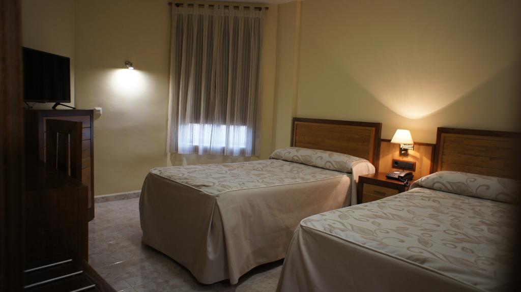 Hotel Puente Romano Alcántara Oda fotoğraf