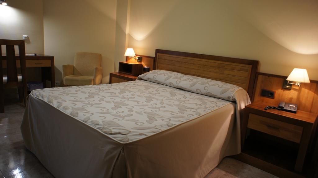 Hotel Puente Romano Alcántara Oda fotoğraf