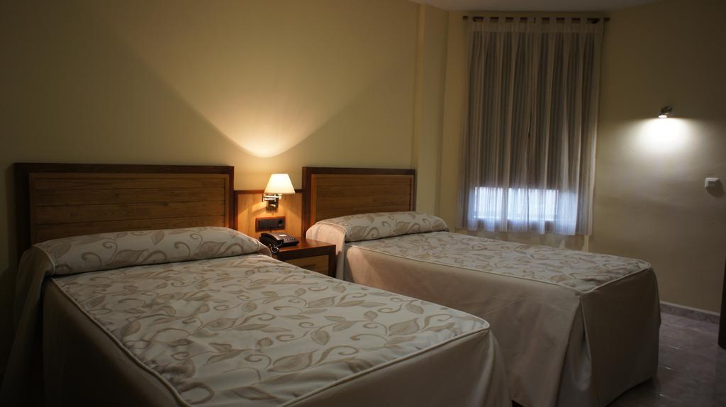 Hotel Puente Romano Alcántara Oda fotoğraf
