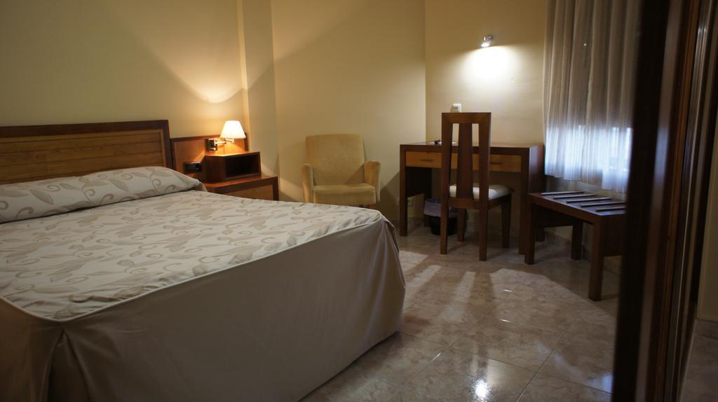 Hotel Puente Romano Alcántara Oda fotoğraf